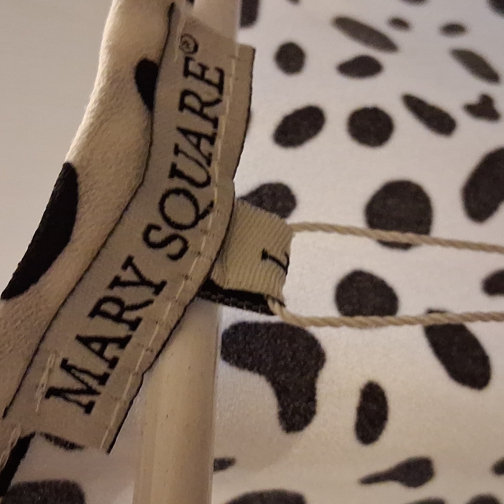 Elegant Black and White Polka Dot Blouse - Picture 5 of 5
